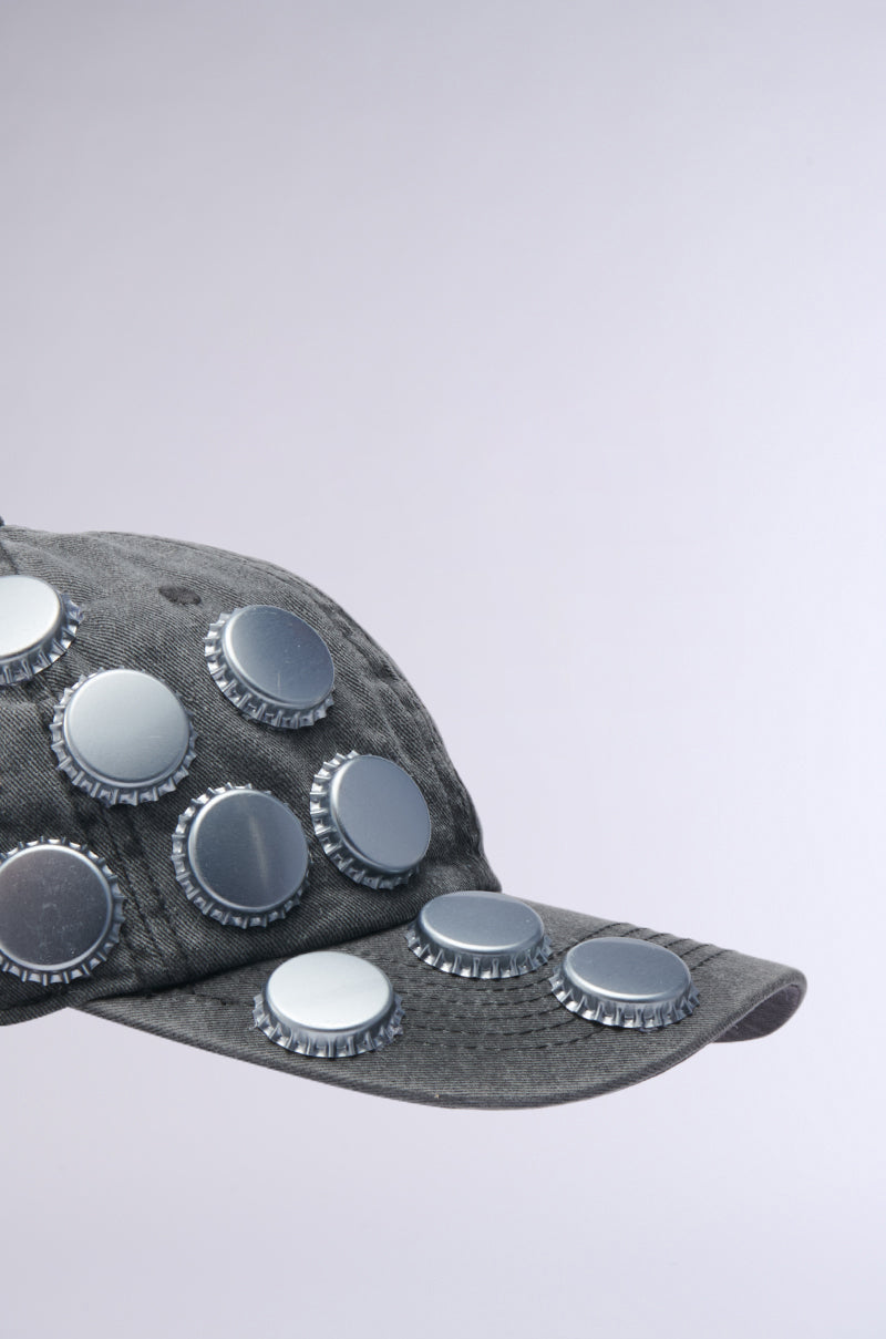 BOTTLES ON ME HAT
