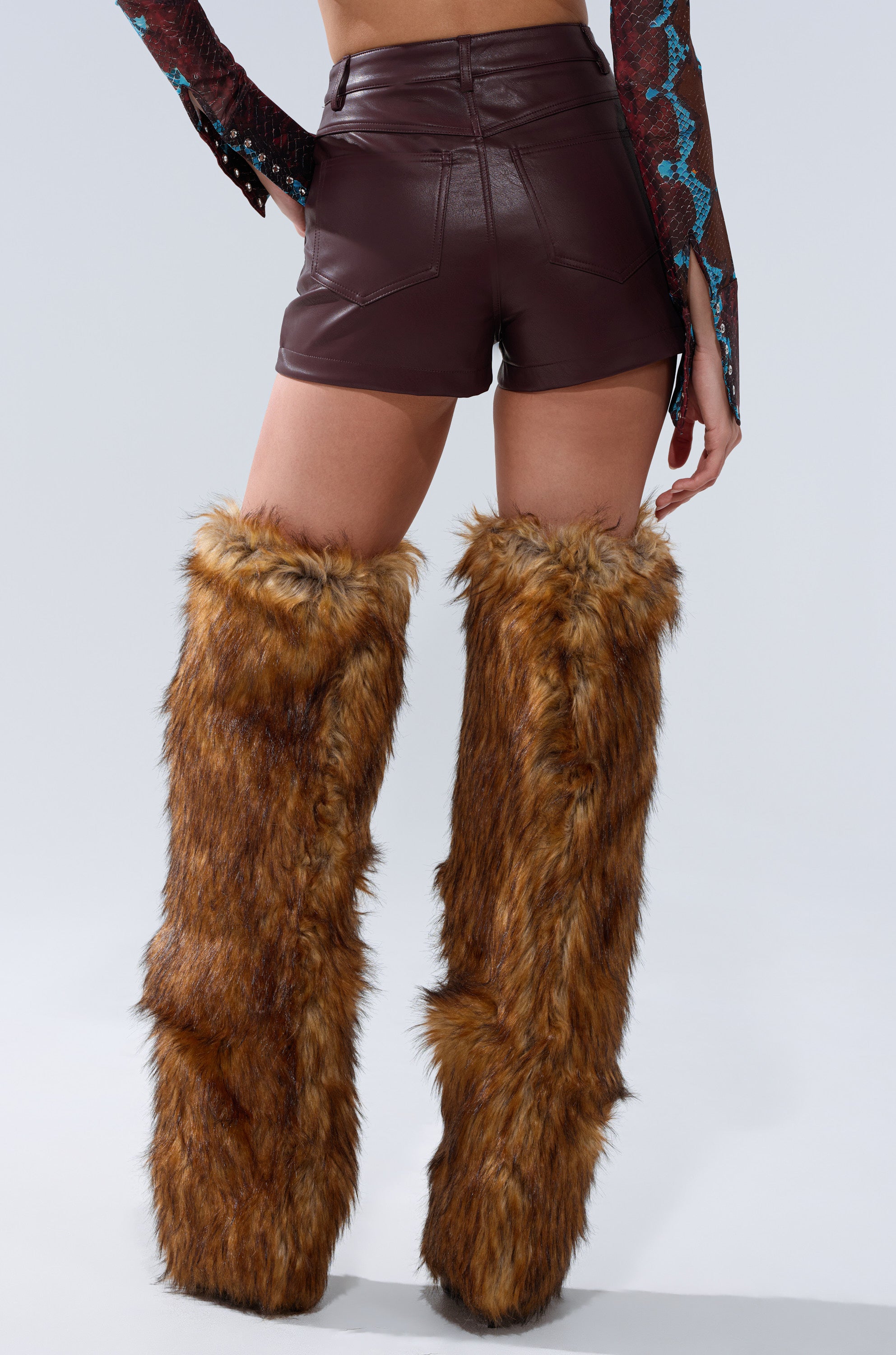 CALLIE FAUX LEATHER SHORT IN BURGUNDY