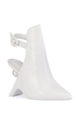 AZALEA WANG BREAN NOVELTY PUMP IN WHITE